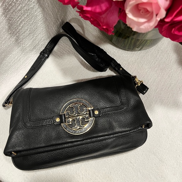 Beautiful Tory Burch Amanda Fold-Over Messenger Bag in large size - Picture 2 of 14